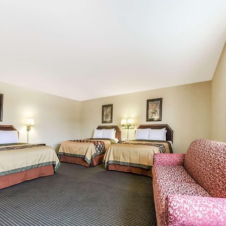 Super 8 By Wyndham Burleson Fort Worth Area Bagian luar foto
