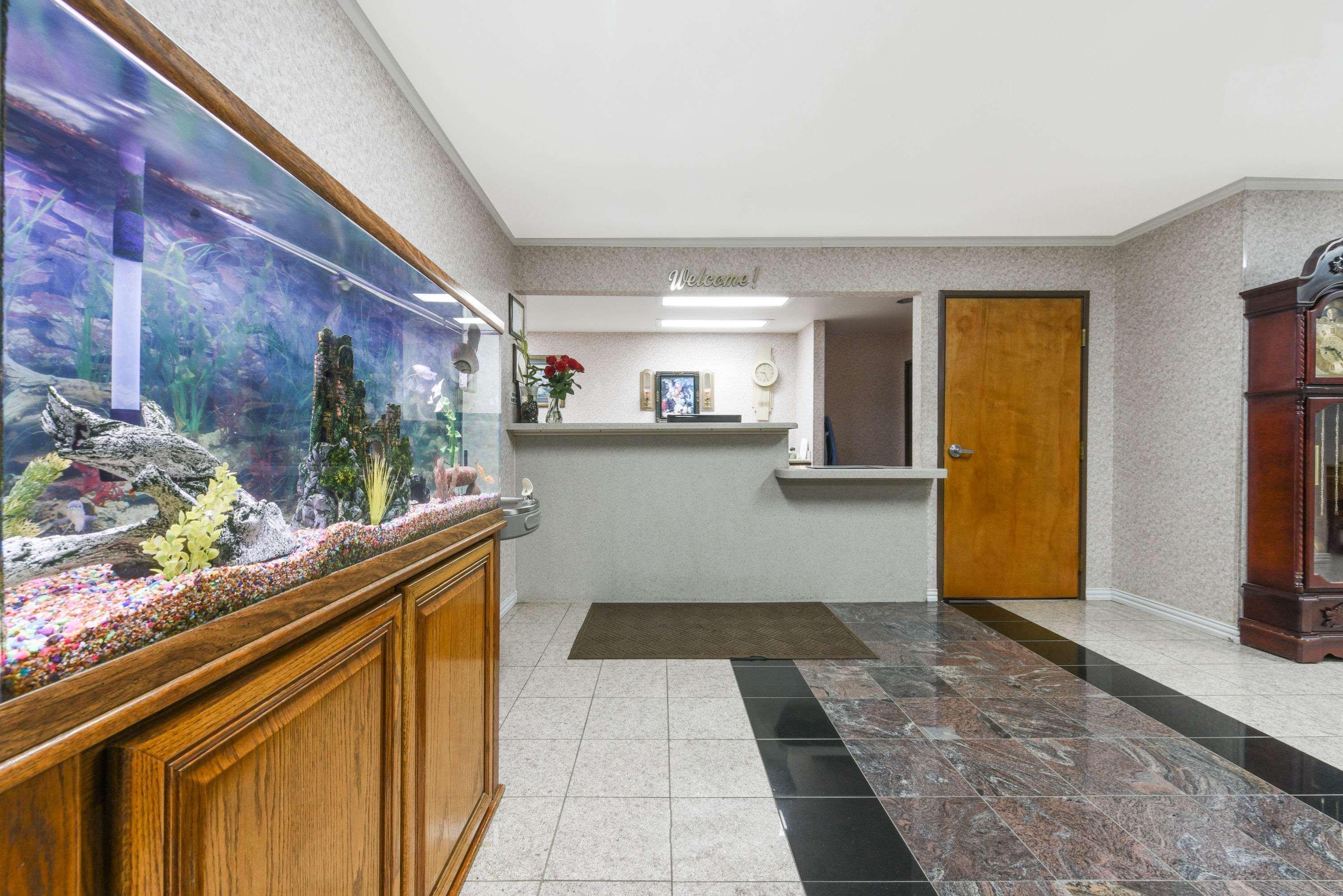 Super 8 By Wyndham Burleson Fort Worth Area Bagian luar foto