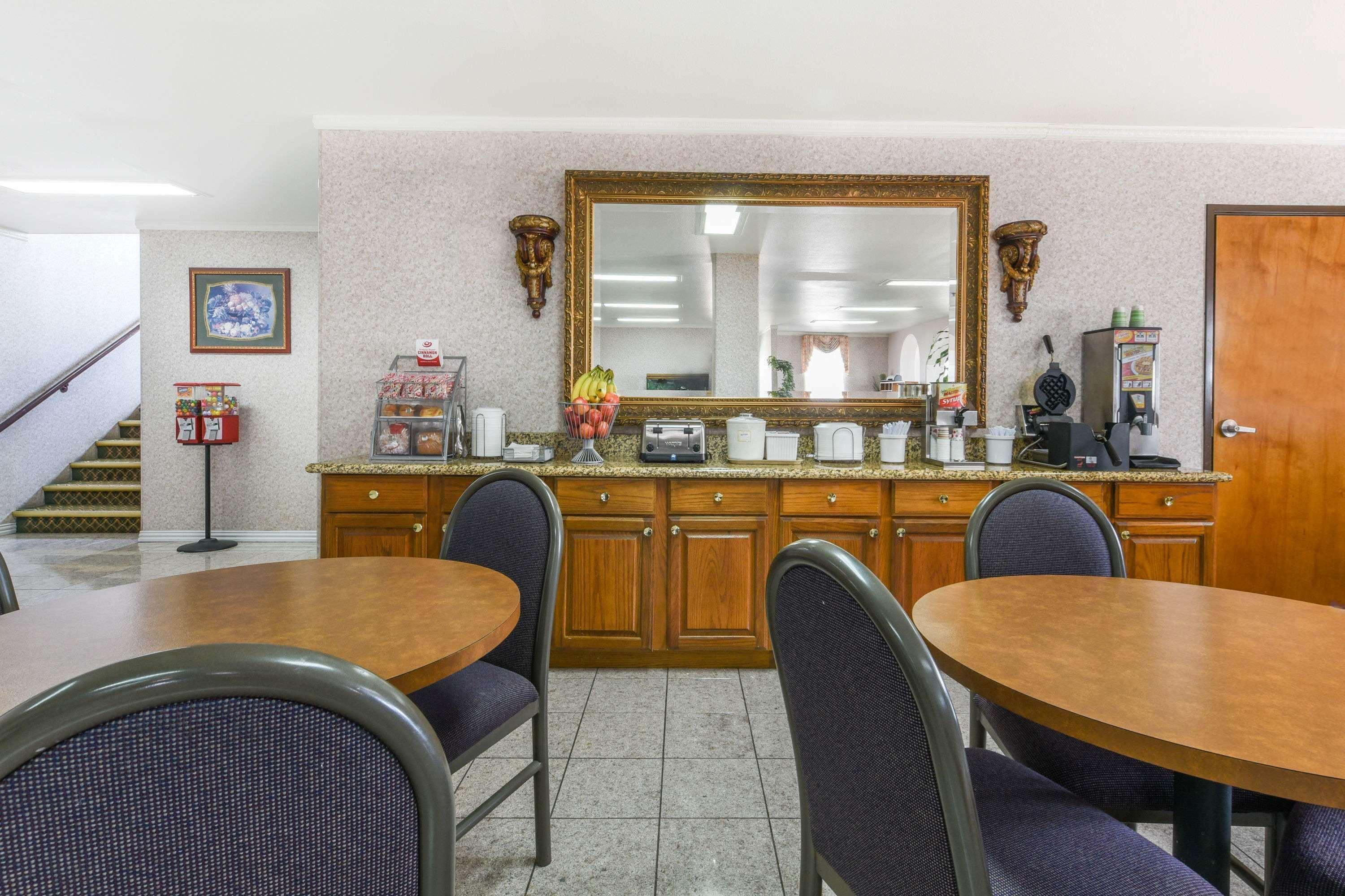 Super 8 By Wyndham Burleson Fort Worth Area Bagian luar foto