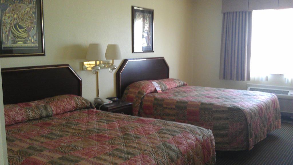 Super 8 By Wyndham Burleson Fort Worth Area Ruang foto