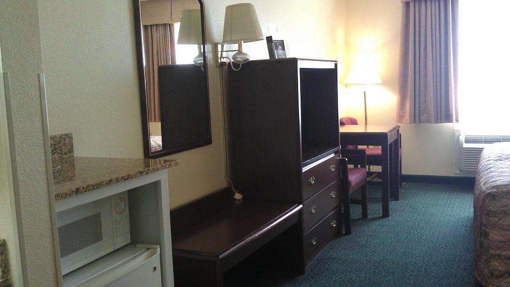 Super 8 By Wyndham Burleson Fort Worth Area Ruang foto